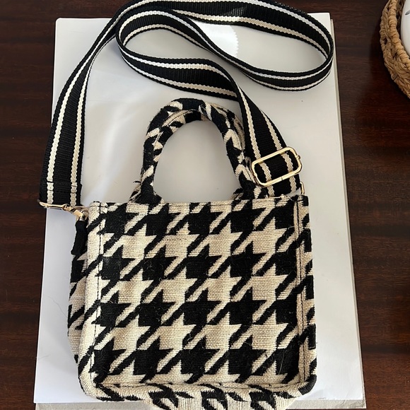 H&M Handbags - H&M Houndstooth crossbody